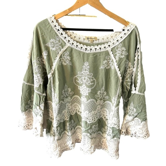 Democracy Tops - Democracy Women’s mint Green Boho Blouse with lace detail Size M